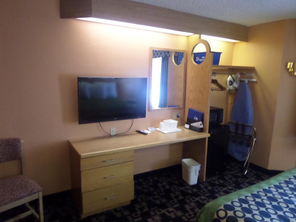 Americas Best Value Inn Роулинс Экстерьер фото